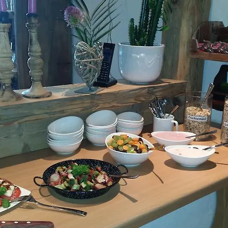 מלון Garni Kaiserpfalz 3*